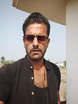 MAGNETICDADDY8 online show from 2, 11, 2025