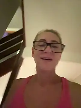 RoxytheBluepill online show from 12, 1, 2025