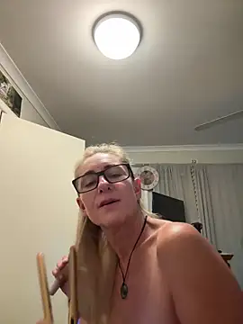 RoxytheBluepill online show from 13, 1, 2025