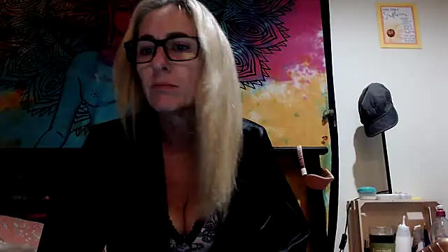 RoxytheBluepill online show from 11, 1, 2025