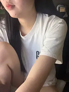 michikami18 online show from 5, 1, 2025