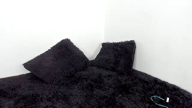 Laurensmith9 online show from 8, 10, 2025