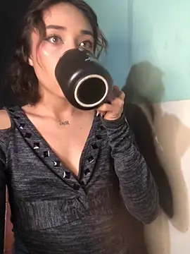 Snapshot of NickiYoung chatting on 19, 1, 2025 NickiYoung online show from 19, 1, 2025