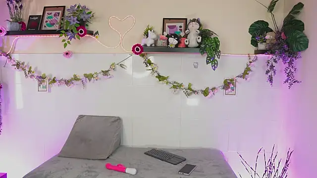 Snapshot of bri_cullen chatting on 8, 9, 2025 bri cullen online show from 8, 9, 2025