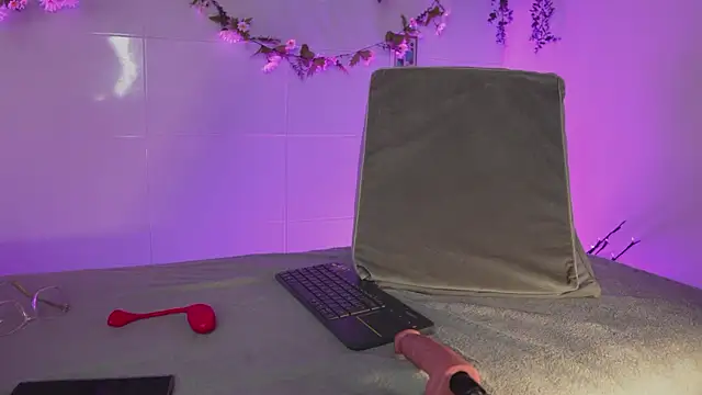 Snapshot of bri_cullen chatting on 24, 9, 2025 bri cullen online show from 24, 9, 2025