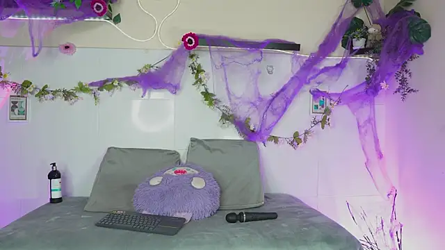 Snapshot of bri_cullen chatting on 24, 10, 2025 bri cullen online show from 24, 10, 2025