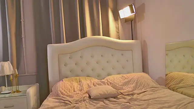 Mikka Blush online show from 17, 10, 2025