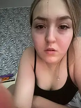 Emilie Kitty online show from 3, 1, 2025