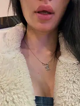 Maddy Jones online show from 5, 12, 2025