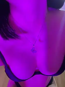 Maddy Jones online show from 4, 3, 2026