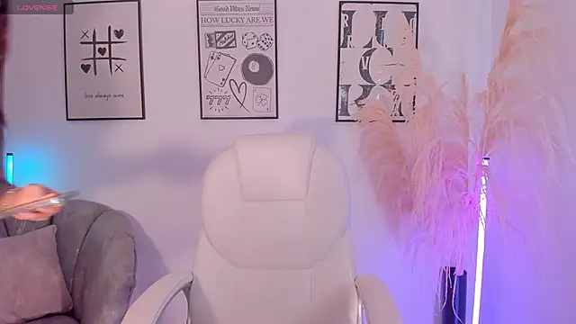 NiiaEvanss online show from 5, 11, 2025