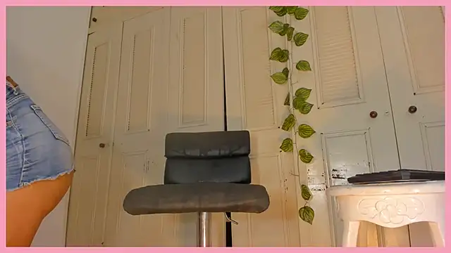 Snapshot of Kenny_Town chatting on 29, 9, 2025 Kenny Town online show from 29, 9, 2025