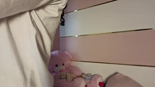 Charlotte  Miller online show from 4, 11, 2025