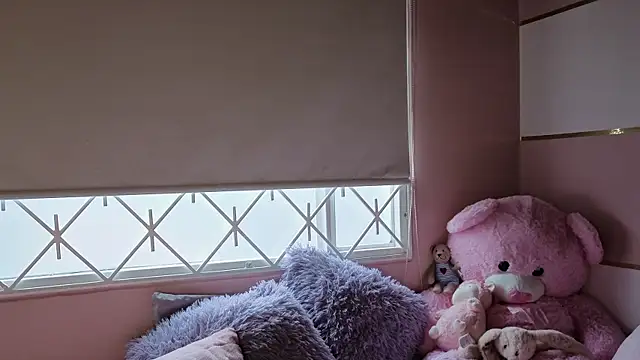 Charlotte  Miller online show from 28, 9, 2025