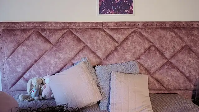 Charlotte  Miller online show from 22, 9, 2025