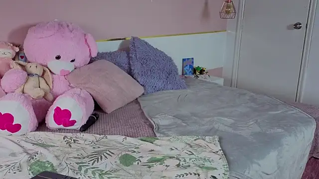 Charlotte  Miller online show from 17, 11, 2025