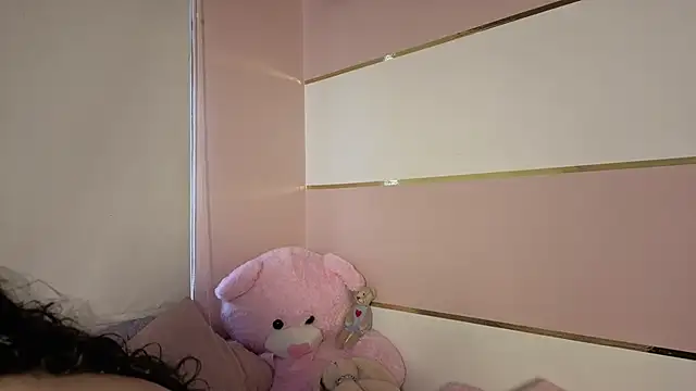 Charlotte  Miller online show from 28, 10, 2025