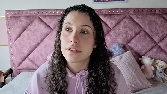 Charlotte  Miller online show from 13, 9, 2025