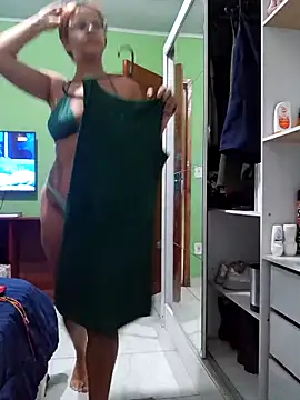 AliceRuivinha2 online show from 6, 4, 2026