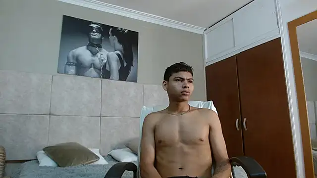 adam piarse01 online show from 19, 9, 2025