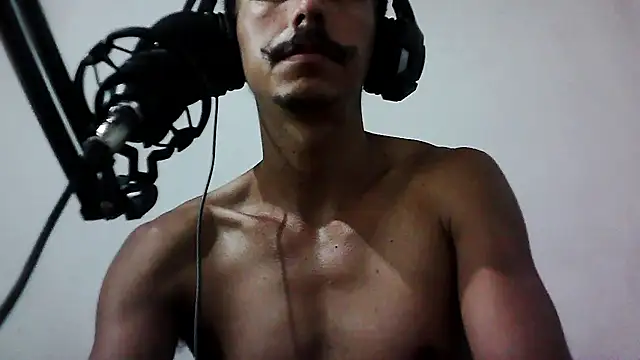 MagrinhoSaradoo online show from 12, 4, 2026