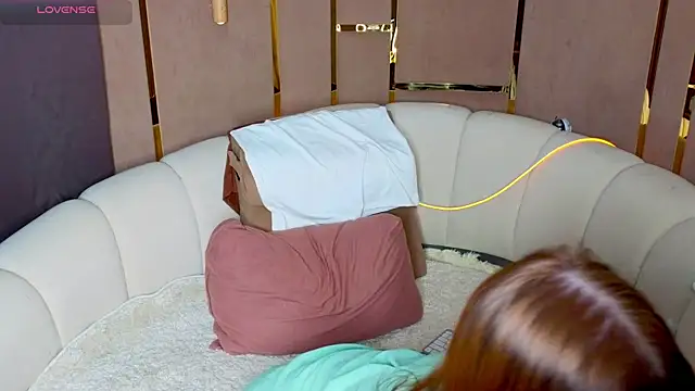 emilytrays online show from 9, 5, 2026