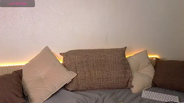 emilytrays online show from 15, 3, 2025