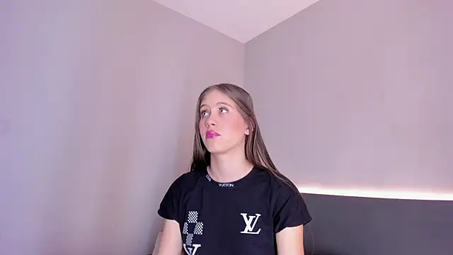 sara  jones gh online show from 14, 11, 2025