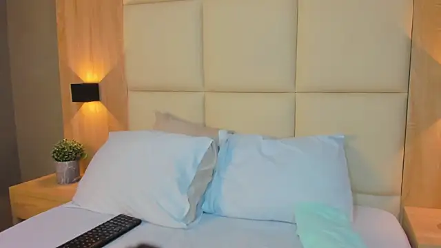 Snapshot of antonella_cutie_ chatting on 20, 12, 2025 antonella cutie online show from 20, 12, 2025