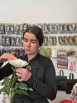 mewKate online show from 18, 4, 2026