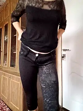 Snapshot of Calibers2932 chatting on 8, 10, 2025 Calibers2932 online show from 8, 10, 2025