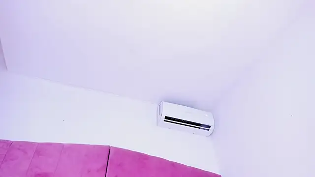 Bonnie 30  online show from 4, 2, 2025