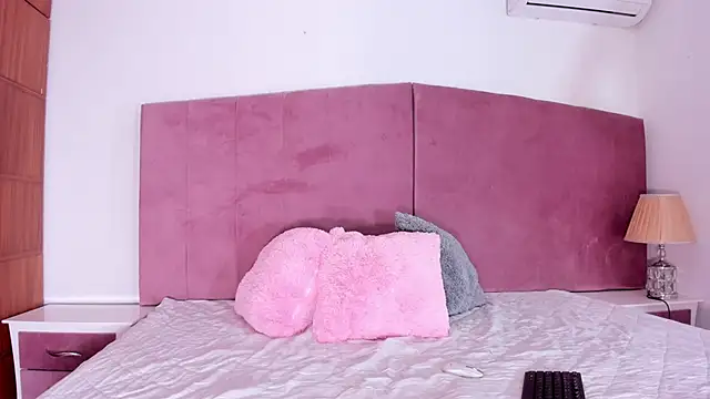 Bonnie 30  online show from 28, 1, 2025