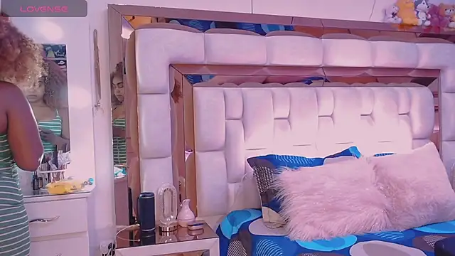 Aliana Ross online show from 12, 11, 2025