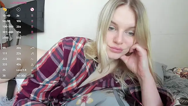 shiny bunnyyy online show from 19, 1, 2025