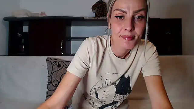 Snapshot of AshlineKatte chatting on 15, 11, 2025 AshlineKatte online show from 15, 11, 2025