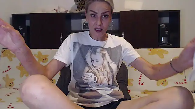 Snapshot of AshlineKatte chatting on 11, 10, 2025 AshlineKatte online show from 11, 10, 2025