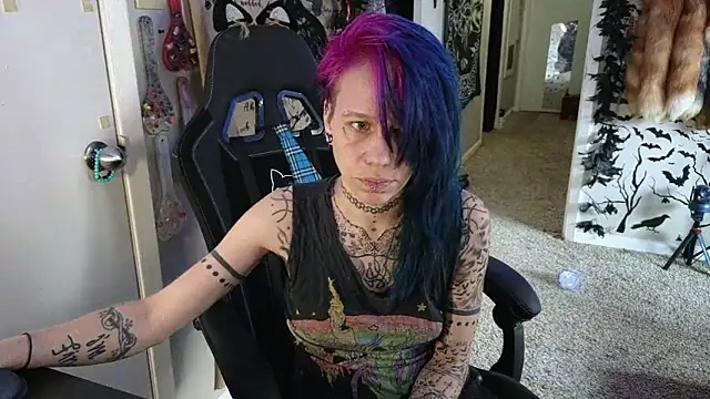 Snapshot of trashbrat chatting on 19, 12, 2025 trashbrat online show from 19, 12, 2025