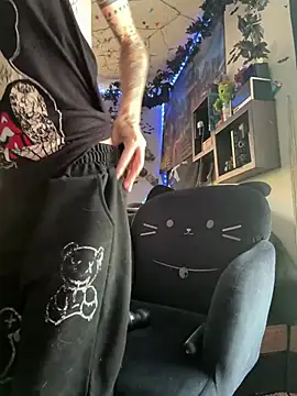 Snapshot of trashbrat chatting on 16, 7, 2026 trashbrat online show from 16, 7, 2026