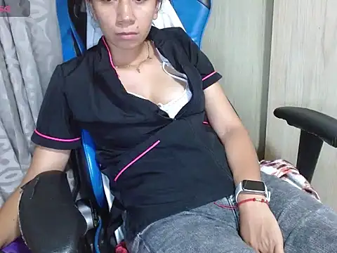 Snapshot of Danielagomez33 chatting on 12, 6, 2026 Danielagomez33 online show from 12, 6, 2026
