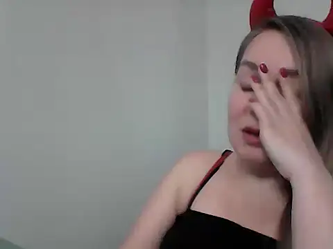 Lolawhite8 online show from 11, 3, 2025