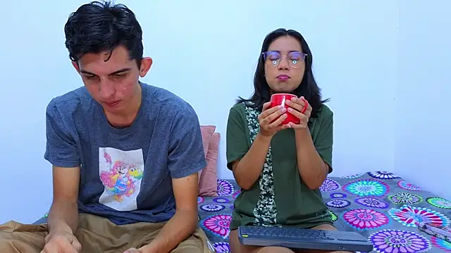 Snapshot of Ana_and_Leo chatting on 5, 2, 2025 Ana and Leo online show from 5, 2, 2025