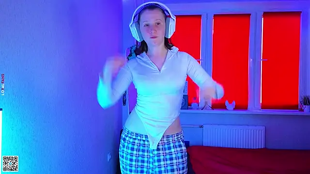 mon lola online show from 11, 11, 2025