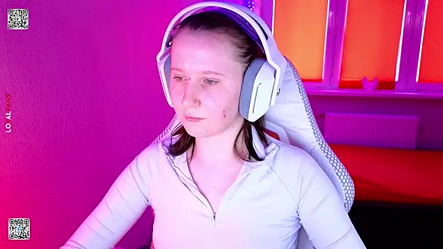 Snapshot of mon_lola chatting on 5, 2, 2026 mon lola online show from 5, 2, 2026