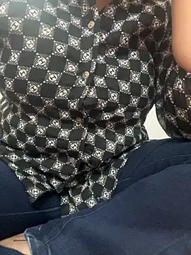 Snapshot of Red-Magic-25 chatting on 22, 11, 2025 Red-Magic-25 online show from 22, 11, 2025