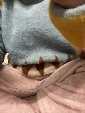 Snapshot of Red-Magic-25 chatting on 3, 2, 2026 Red-Magic-25 online show from 3, 2, 2026