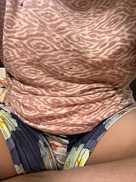 Snapshot of Red-Magic-25 chatting on 17, 9, 2025 Red-Magic-25 online show from 17, 9, 2025