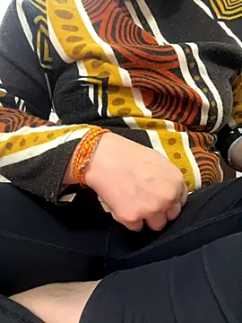 Snapshot of Red-Magic-25 chatting on 23, 11, 2025 Red-Magic-25 online show from 23, 11, 2025