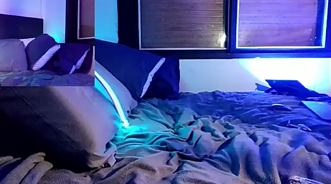 Snapshot of EmilyZoy chatting on 2, 2, 2025 EmilyZoy online show from 2, 2, 2025