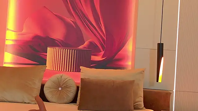 RubyLuxee online show from 1, 10, 2025